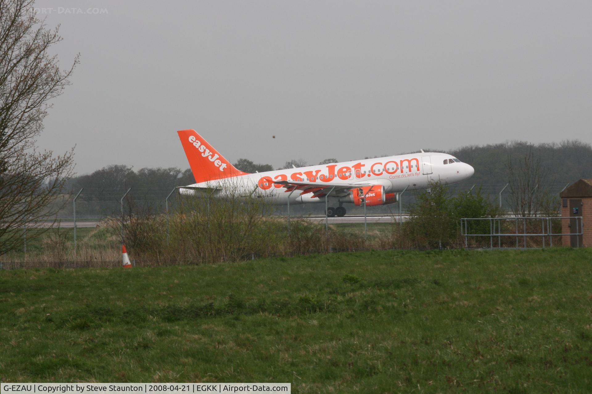 G-EZAU, 2006 Airbus A319-111 C/N 2795, Gatwick Airport 21/04/08 (married 19/04/08 - spotting two days later)