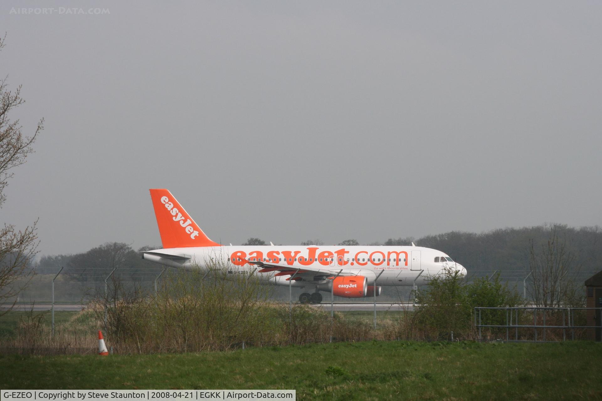 G-EZEO, 2004 Airbus A319-111 C/N 2249, Gatwick Airport 21/04/08 (married 19/04/08 - spotting two days later)