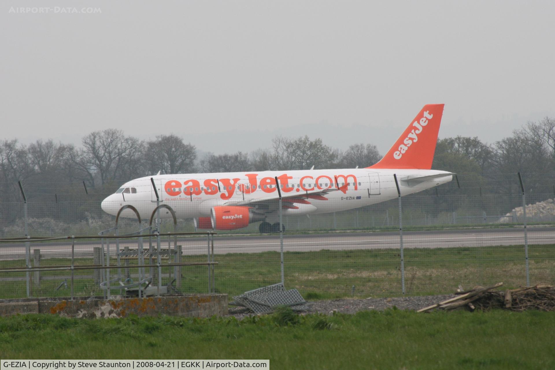 G-EZIA, 2005 Airbus A319-112 C/N 2420, Gatwick Airport 21/04/08 (married 19/04/08 - spotting two days later)