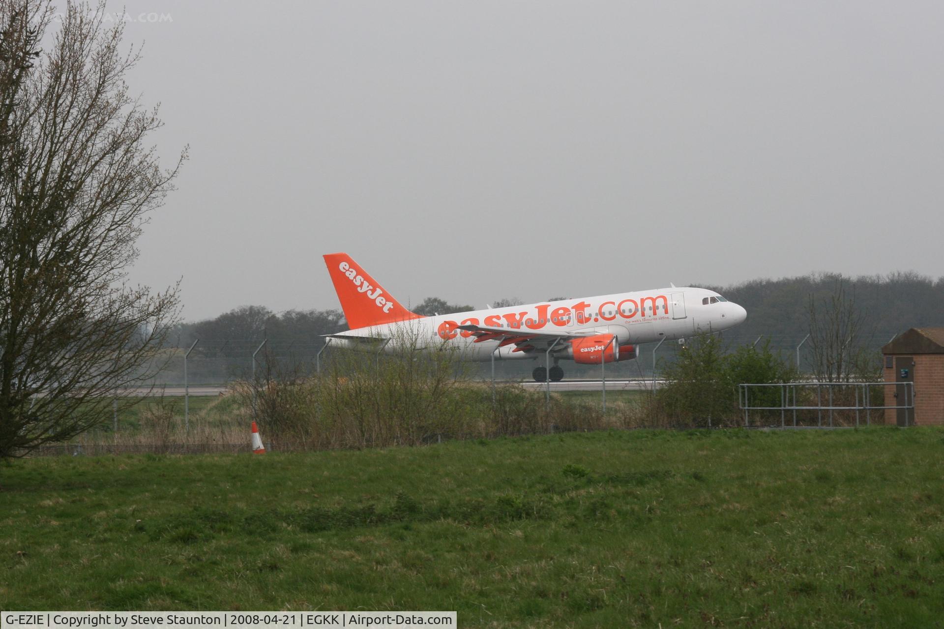 G-EZIE, 2005 Airbus A319-111 C/N 2446, Gatwick Airport 21/04/08 (married 19/04/08 - spotting two days later)