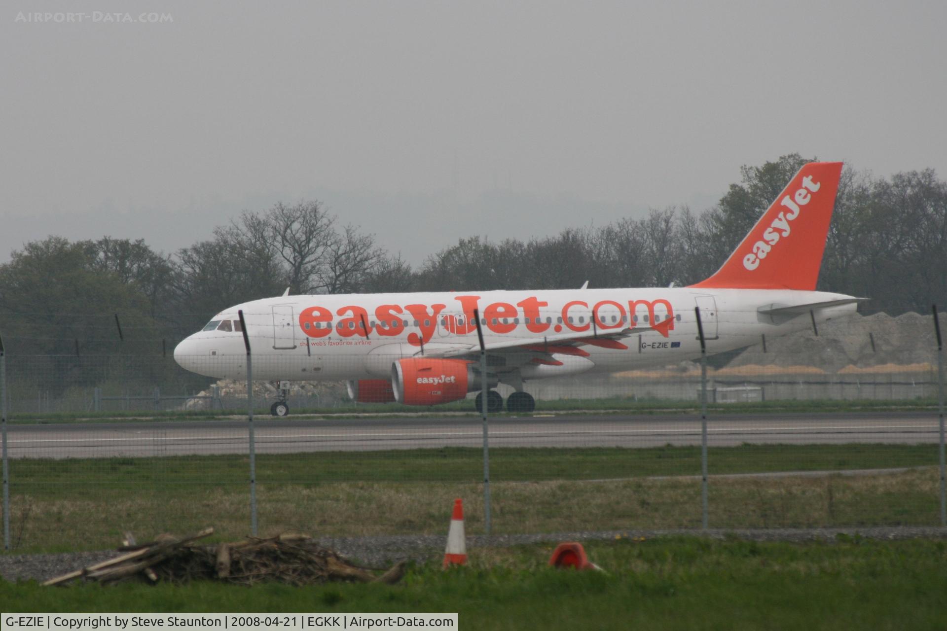 G-EZIE, 2005 Airbus A319-111 C/N 2446, Gatwick Airport 21/04/08 (married 19/04/08 - spotting two days later)