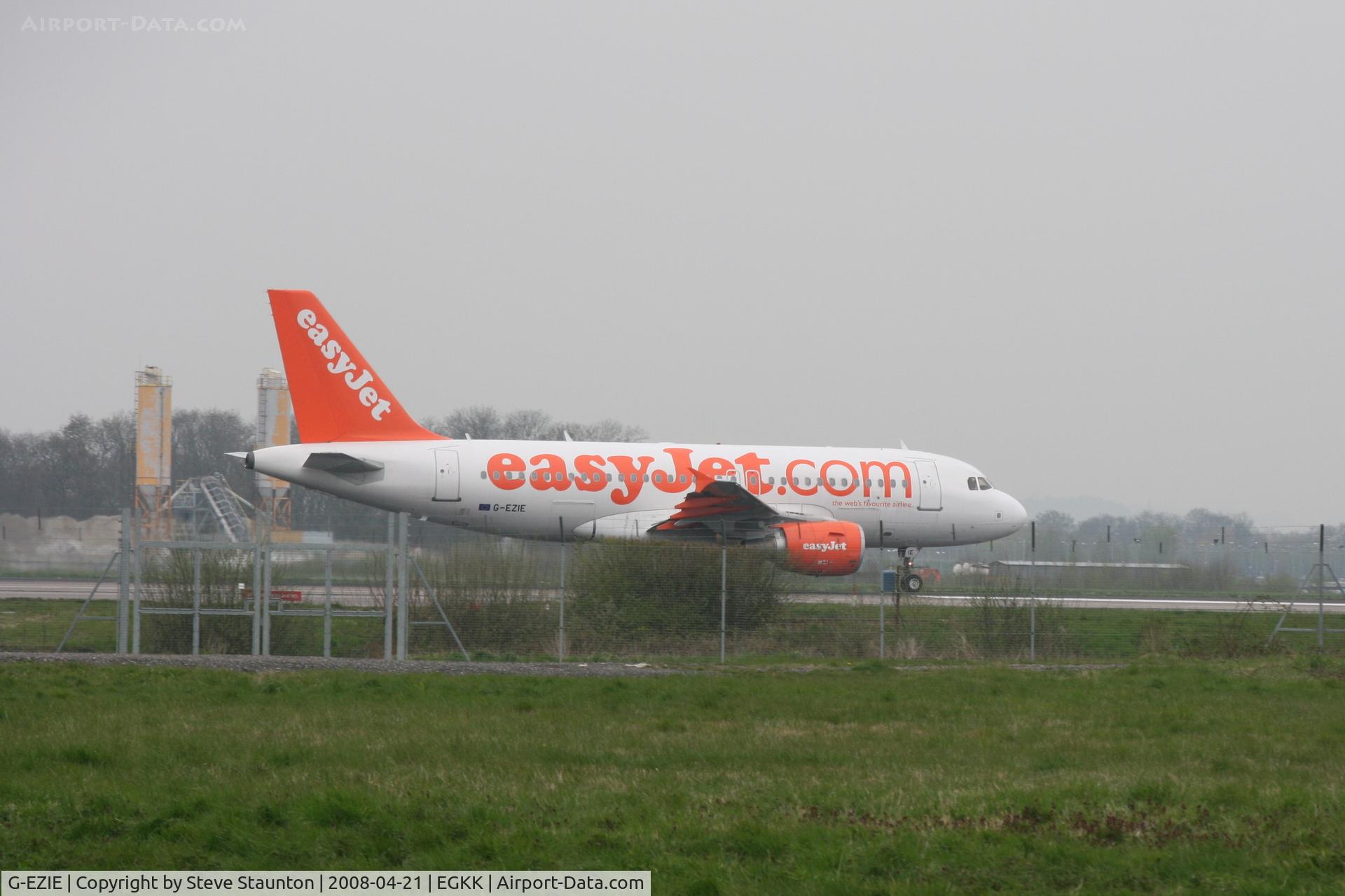 G-EZIE, 2005 Airbus A319-111 C/N 2446, Gatwick Airport 21/04/08 (married 19/04/08 - spotting two days later)