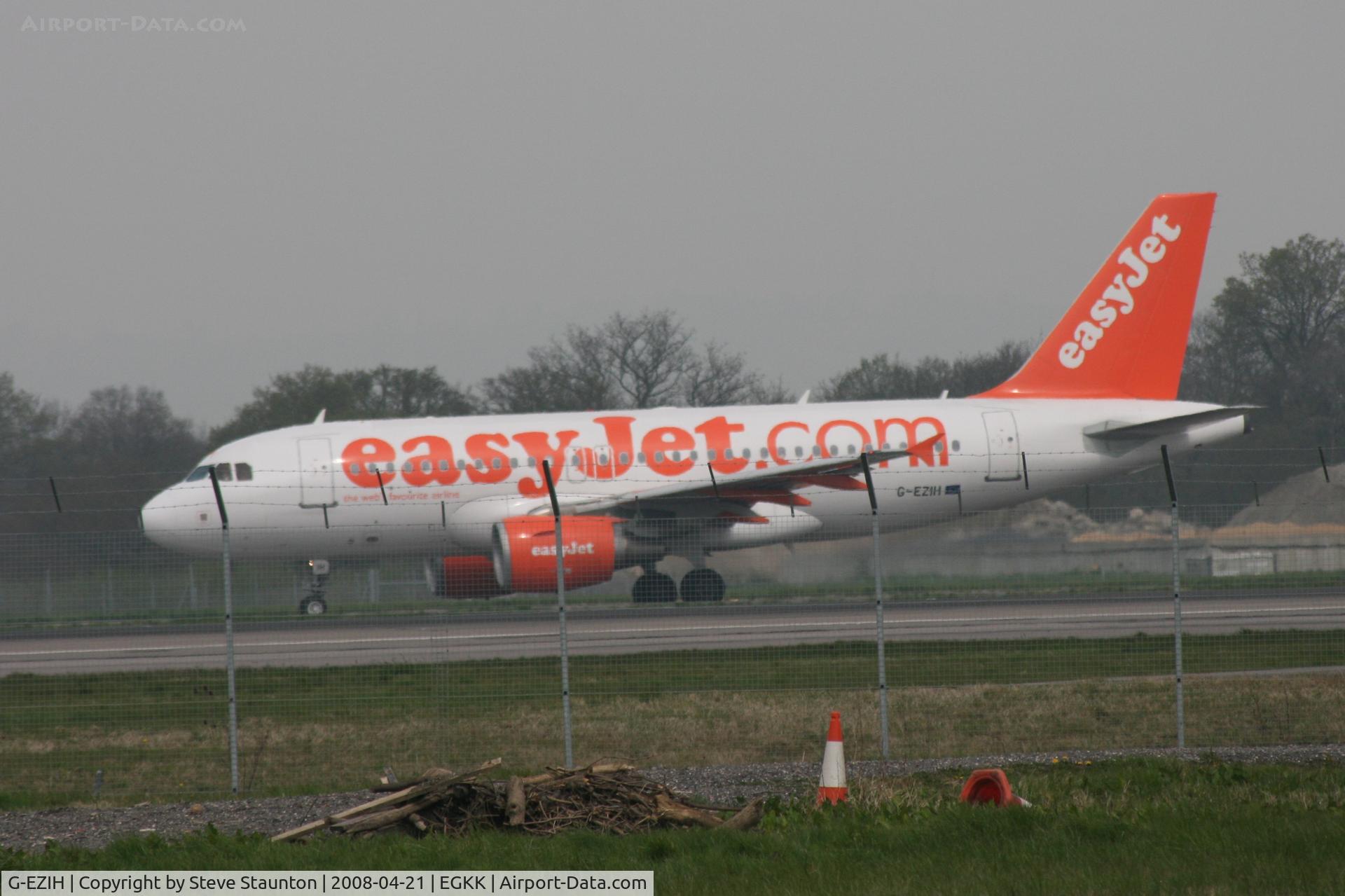 G-EZIH, 2005 Airbus A319-111 C/N 2463, Gatwick Airport 21/04/08 (married 19/04/08 - spotting two days later)
