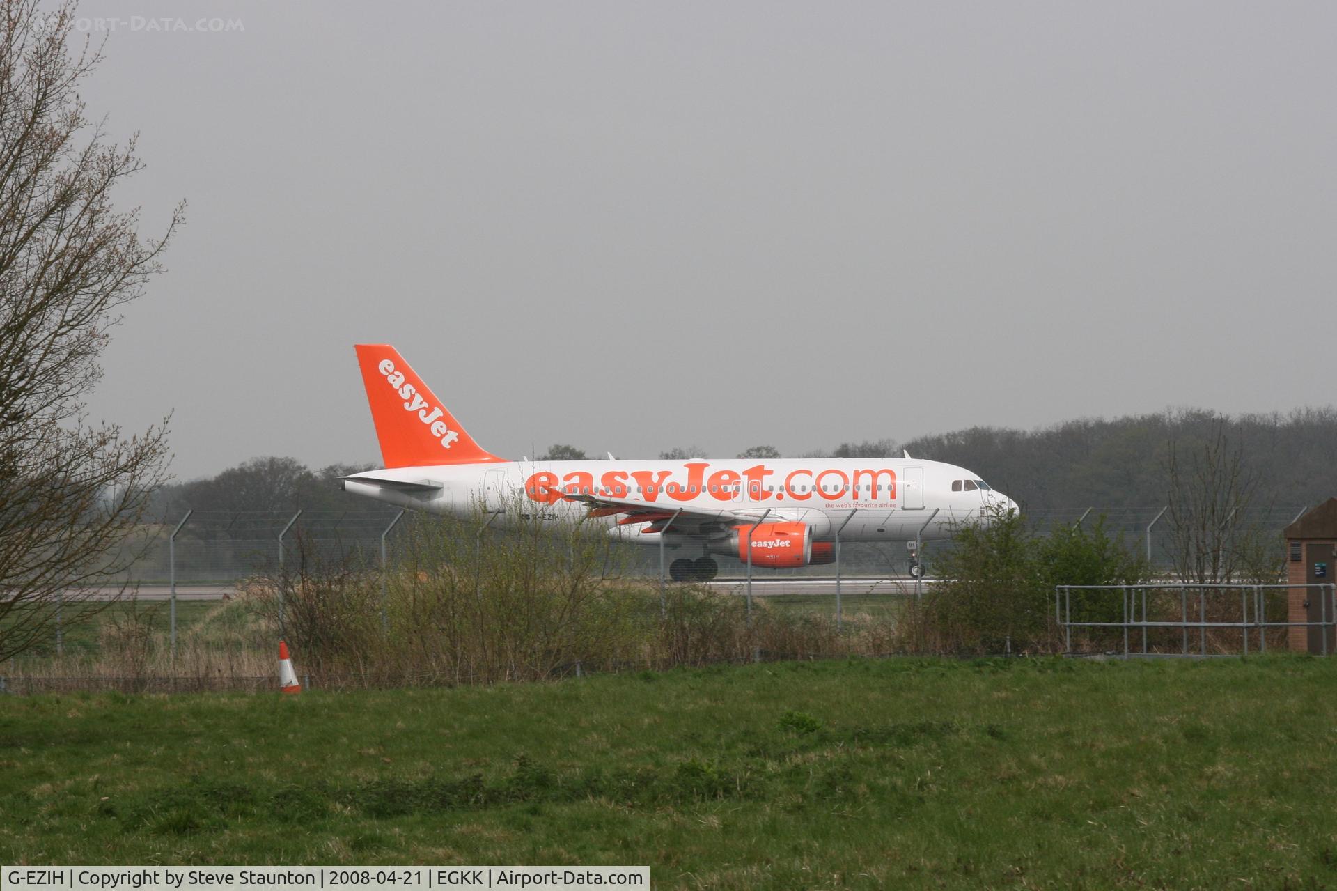 G-EZIH, 2005 Airbus A319-111 C/N 2463, Gatwick Airport 21/04/08 (married 19/04/08 - spotting two days later)