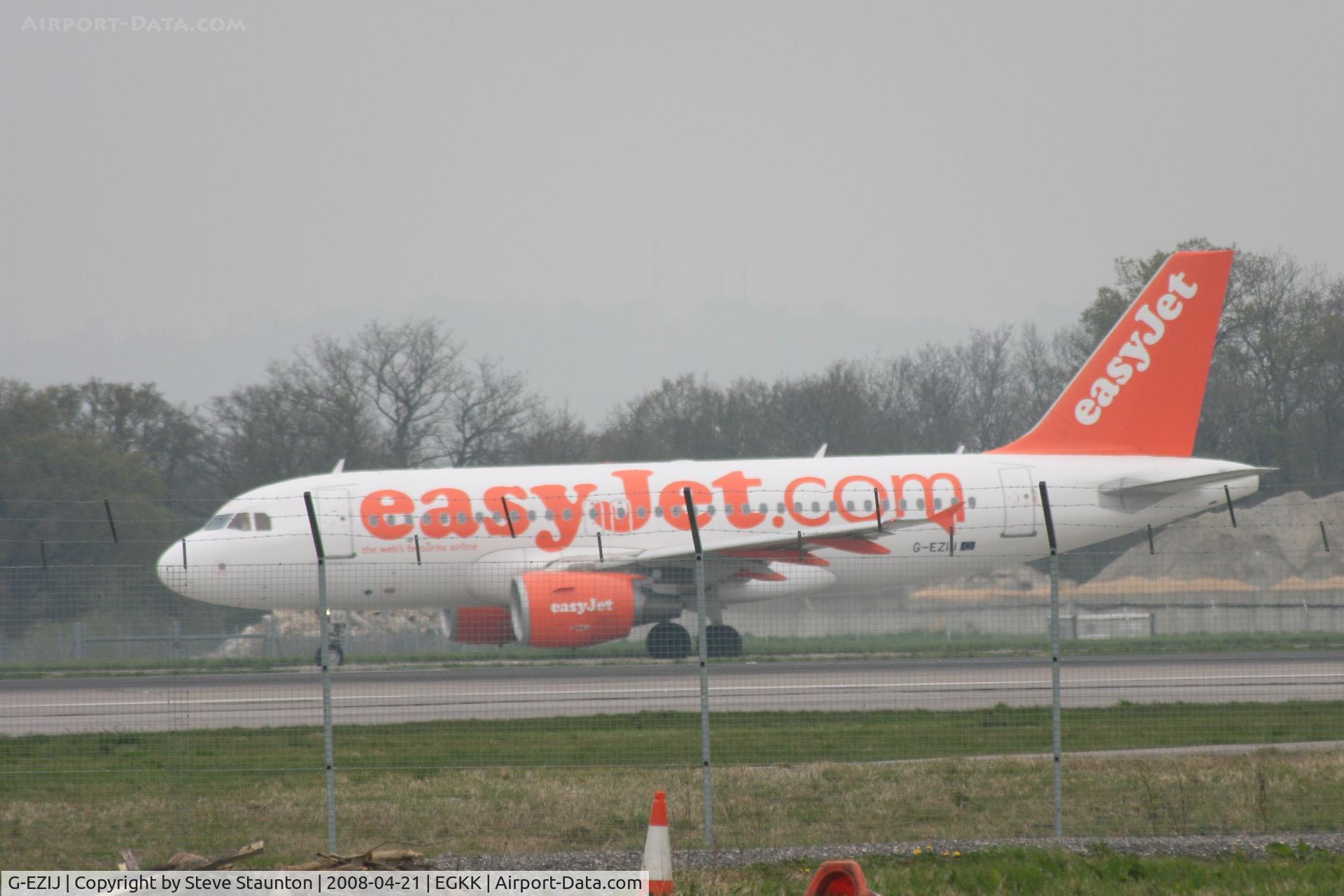 G-EZIJ, 2005 Airbus A319-111 C/N 2477, Gatwick Airport 21/04/08 (married 19/04/08 - spotting two days later)