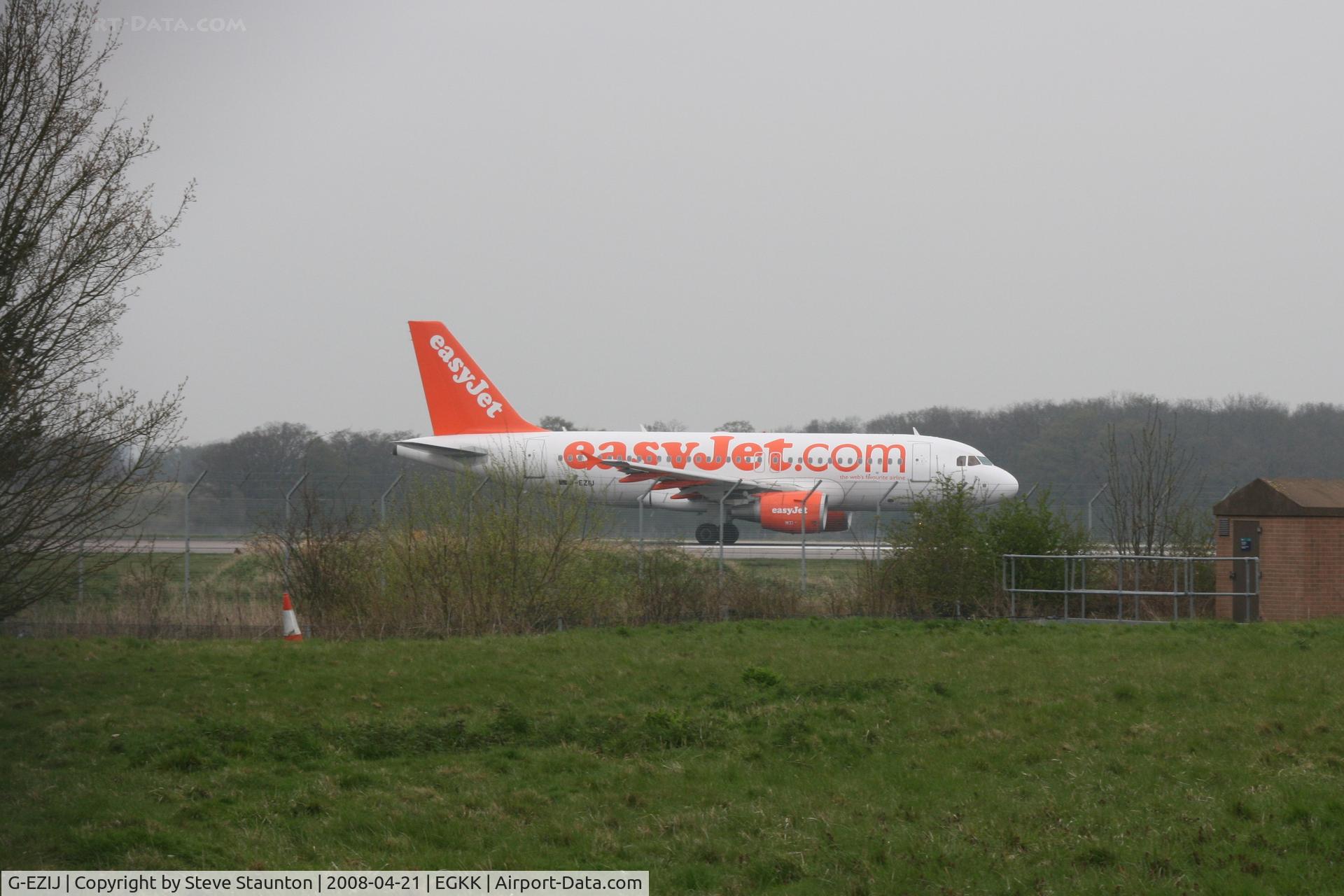 G-EZIJ, 2005 Airbus A319-111 C/N 2477, Gatwick Airport 21/04/08 (married 19/04/08 - spotting two days later)
