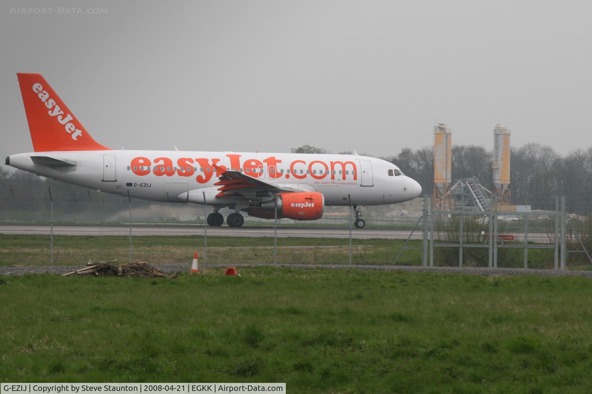 G-EZIJ, 2005 Airbus A319-111 C/N 2477, Gatwick Airport 21/04/08 (married 19/04/08 - spotting two days later)
