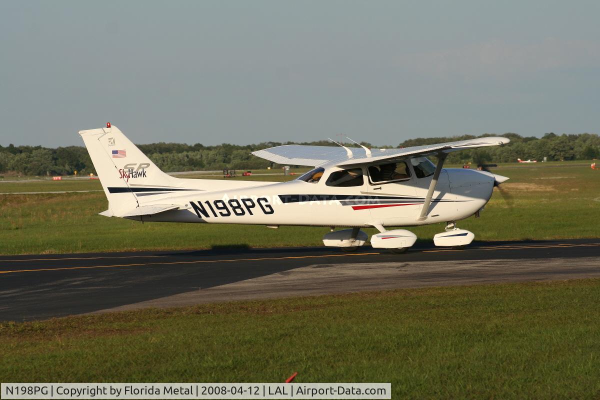 N198PG, 2001 Cessna 172S C/N 172S8851, C172S