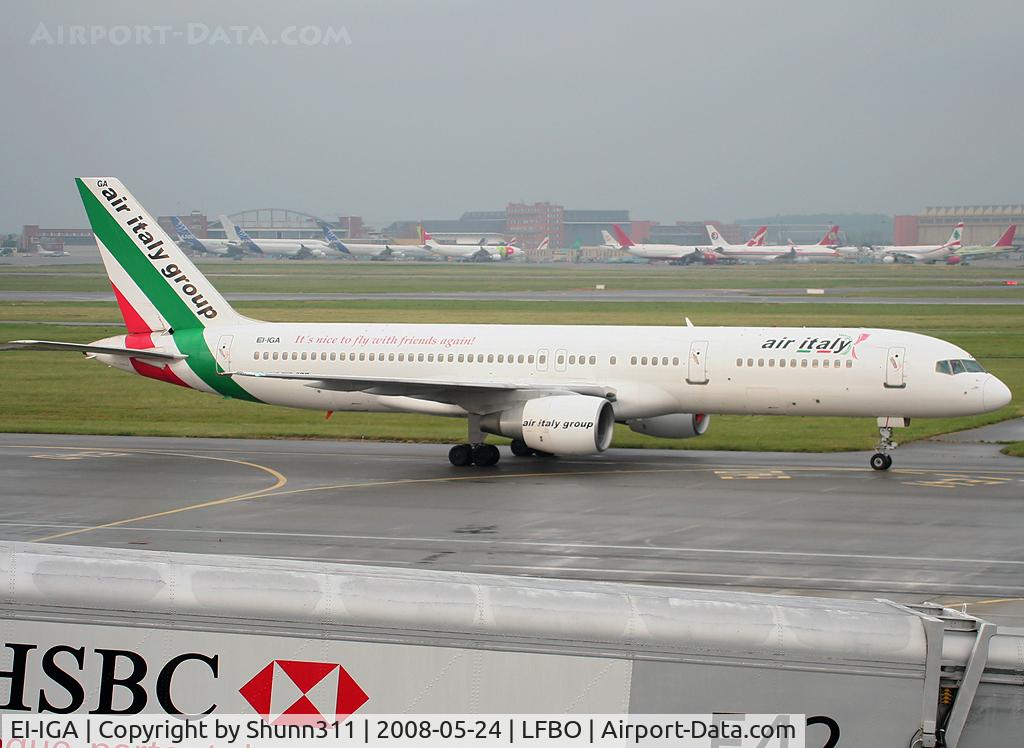 EI-IGA, 1990 Boeing 757-230/SF C/N 24748, Rolling for his gate... Special rugby flight.