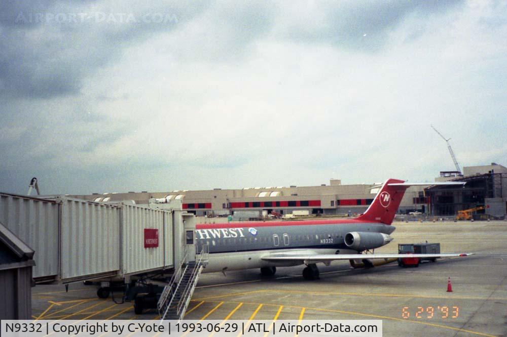 N9332, 1968 Douglas DC-9-31 C/N 47264, 6.29.93 @ Hartsfield Int'l AP - Atlanta
