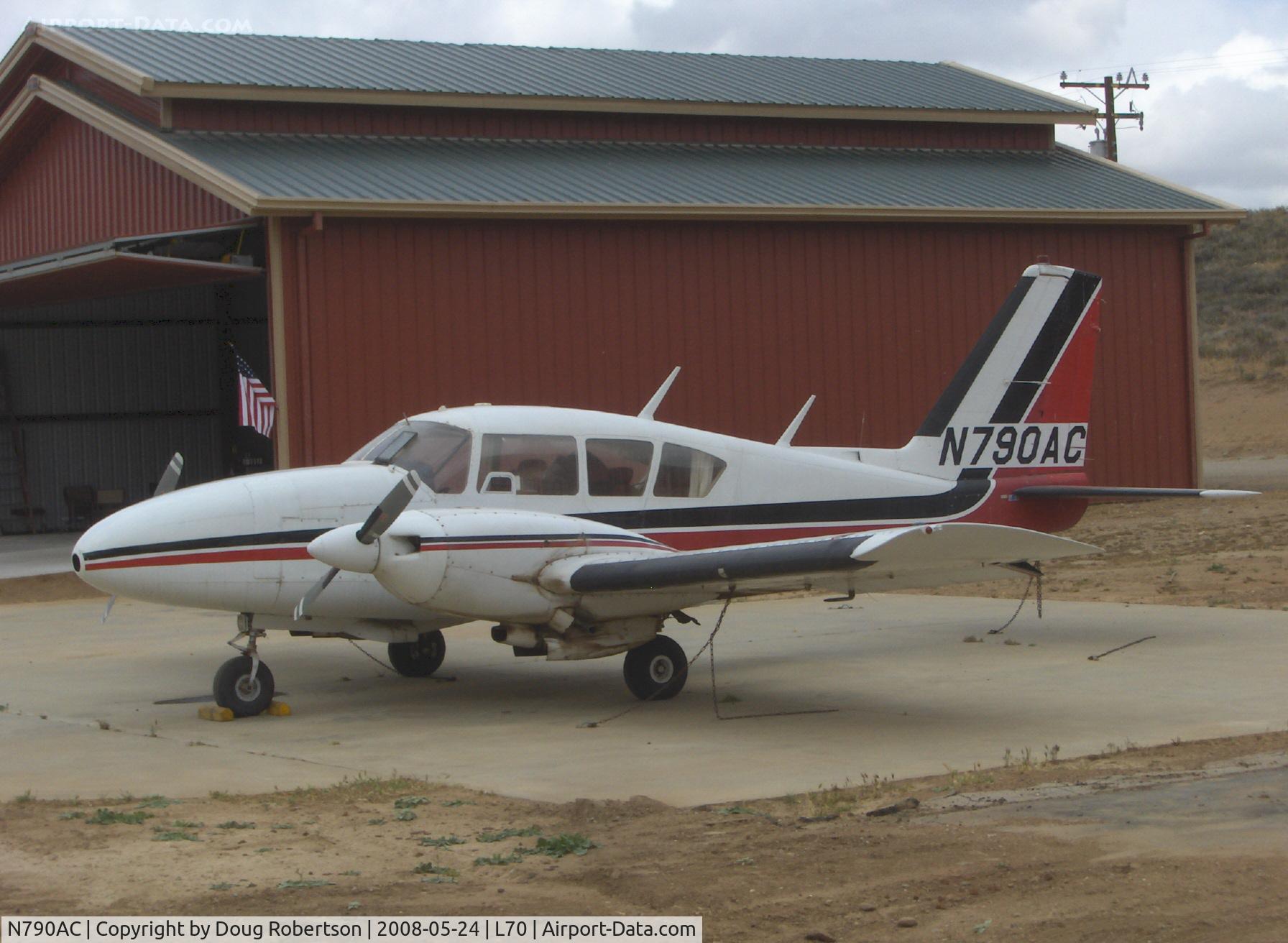 N790AC, 1964 Piper PA-23-250 Aztec C/N 27-2605, 1964 Piper PA-23-250 TURBO AZTEC, two Lycoming TIO-540s
