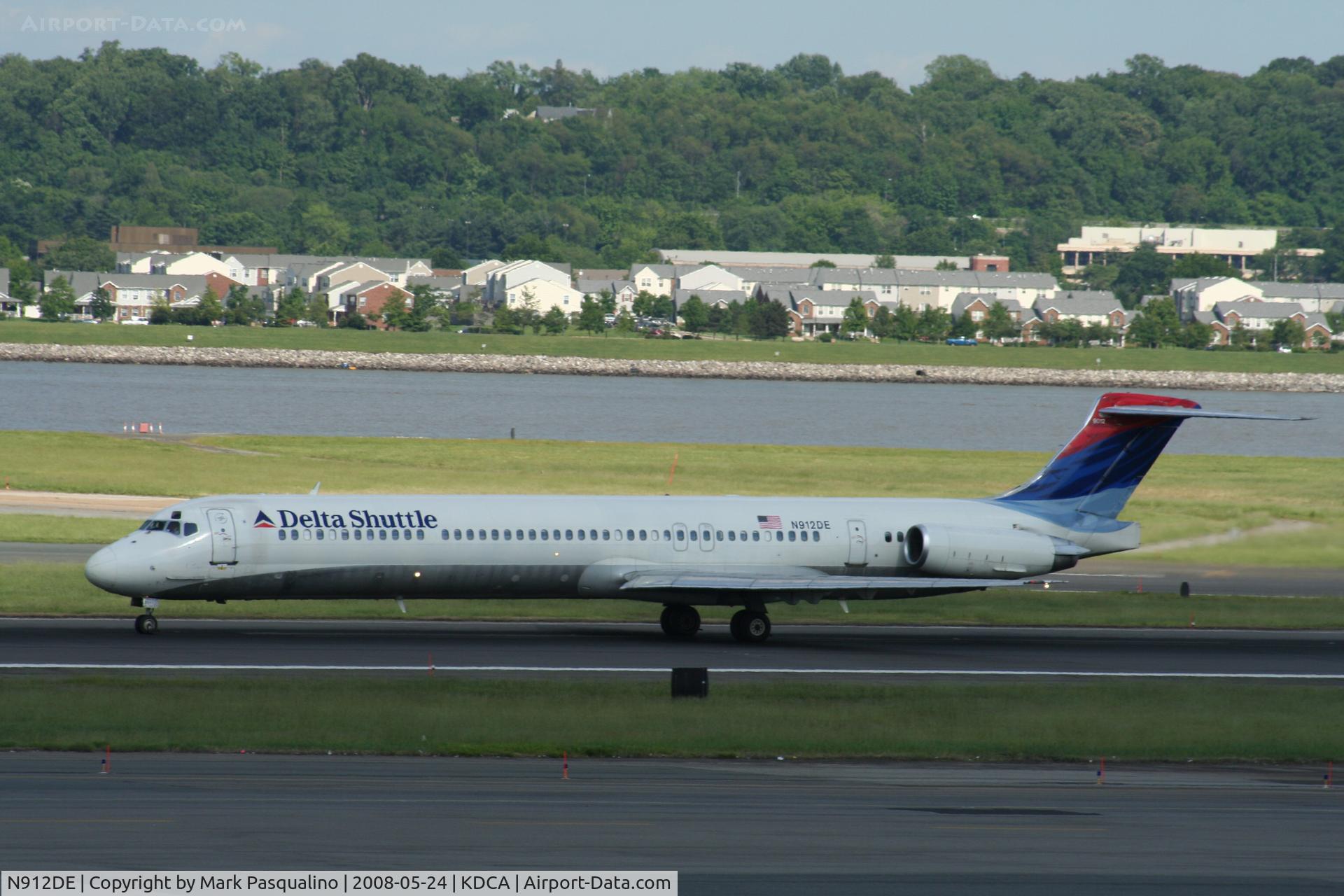 N912DE, 1992 McDonnell Douglas MD-88 C/N 49997, MD-88