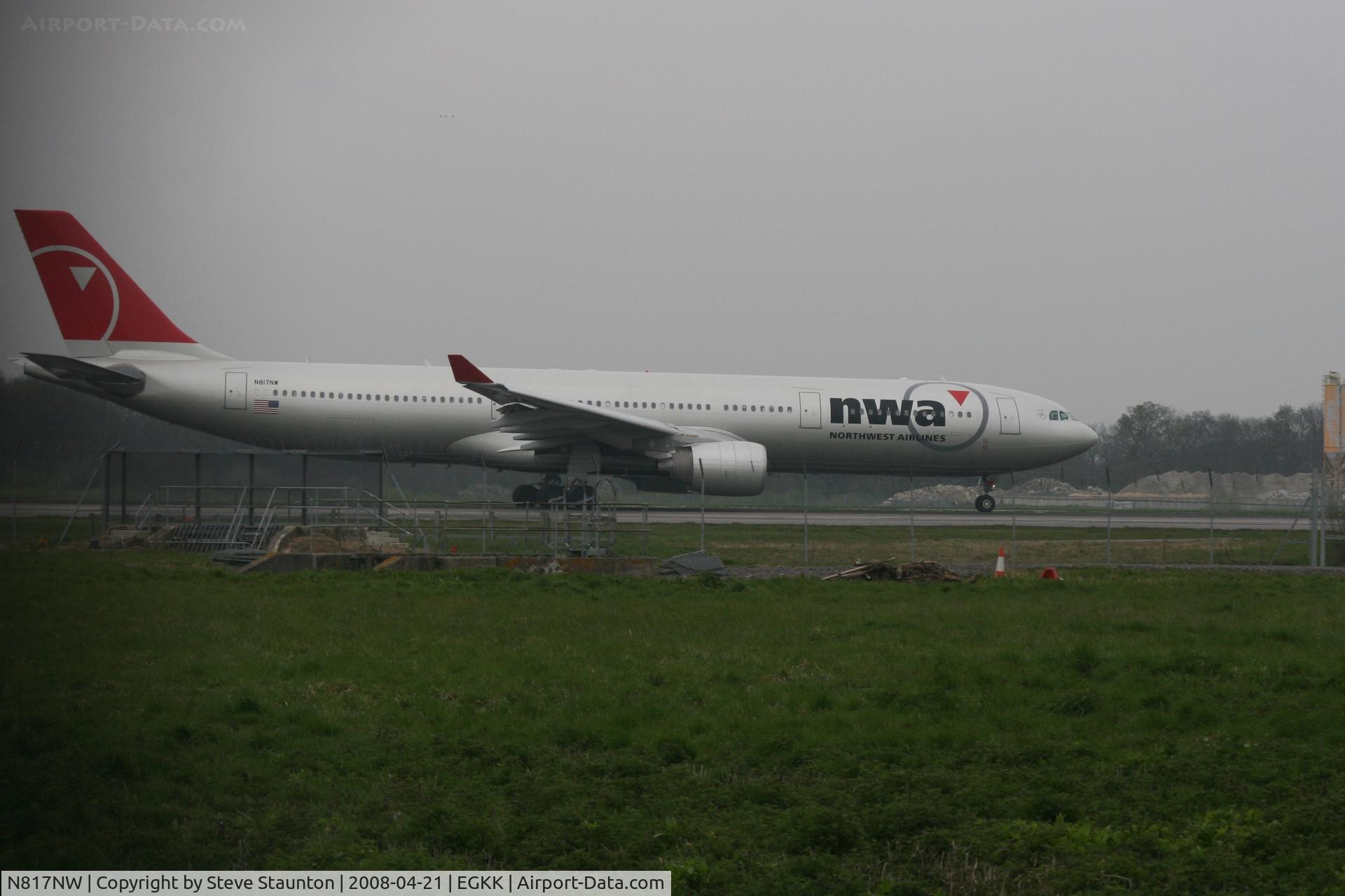 N817NW, 2007 Airbus A330-323 C/N 0843, Gatwick Airport 21/04/08 (married 19/04/08 - spotting two days later)