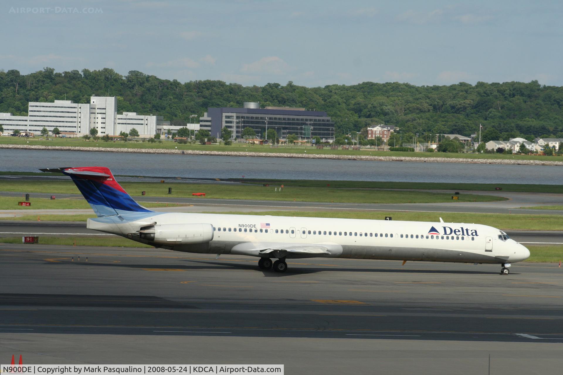 N900DE, 1992 McDonnell Douglas MD-88 C/N 53372, MD-88