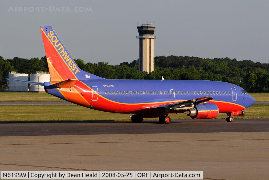 N619SW, 1995 Boeing 737-3H4 C/N 28035, Southwest Airlines N619SW (FLT SWA2780) taxiing to RWY 5 for departure to Baltimore/Washington Int'l (KBWI). Flight 2780 originates in Orlando, stops in Norfolk & BWI, and ends in Nashville.