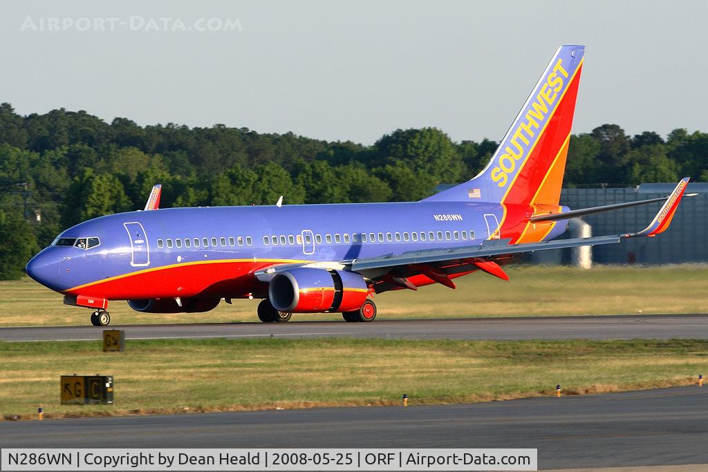 N286WN, 2004 Boeing 737-7H4 C/N 32471, Southwest Airlines N286WN (FLT SWA2650) rolling out on RWY 5 after arrival from Las Vegas McCarran Int'l (KLAS) with a plane full of lucky winners onboard.