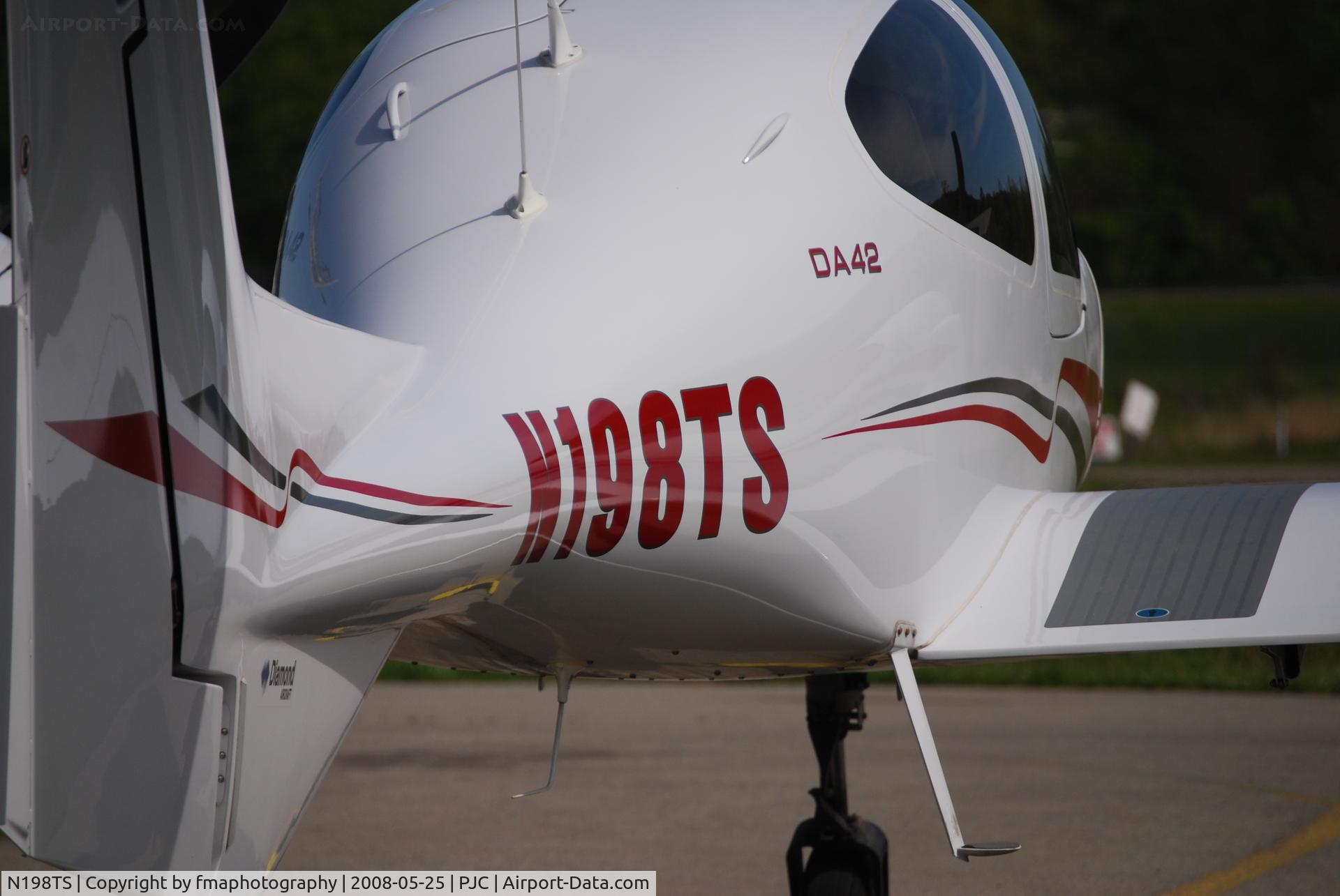 N198TS, 2006 Diamond DA-42 Twin Star C/N 42.AC002, Close up from behind