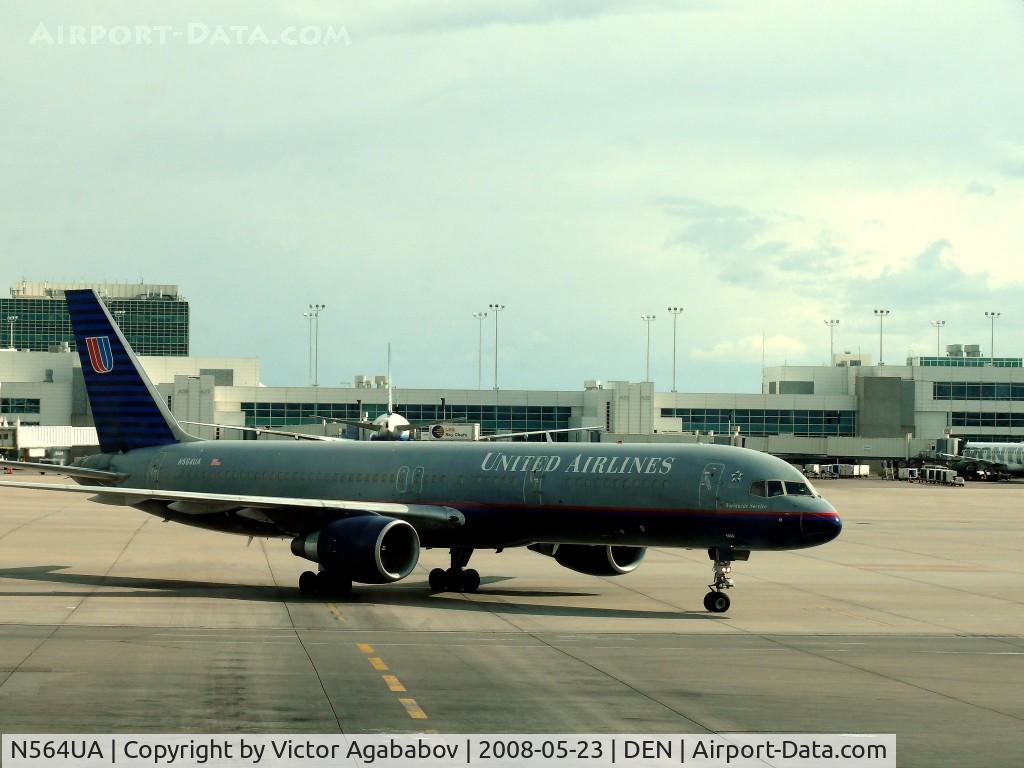 N564UA, 1992 Boeing 757-222 C/N 26666, Taxiin from terminal B