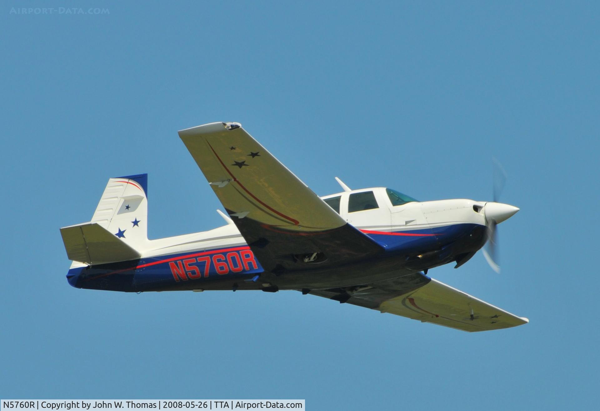 N5760R, 1984 Mooney M20J 201 C/N 24-1466, Departing runway 21