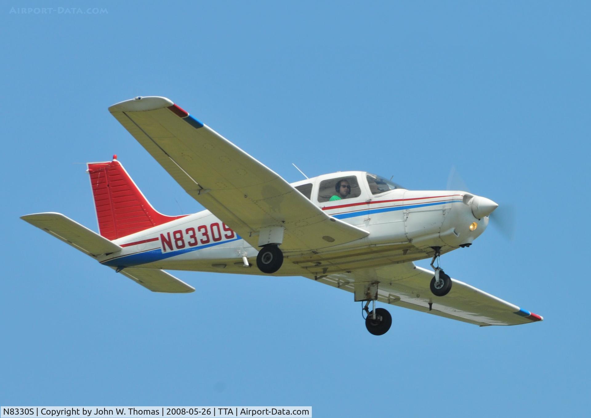 N8330S, 1981 Piper PA-28-161 C/N 28-8116144, Departing runway 21