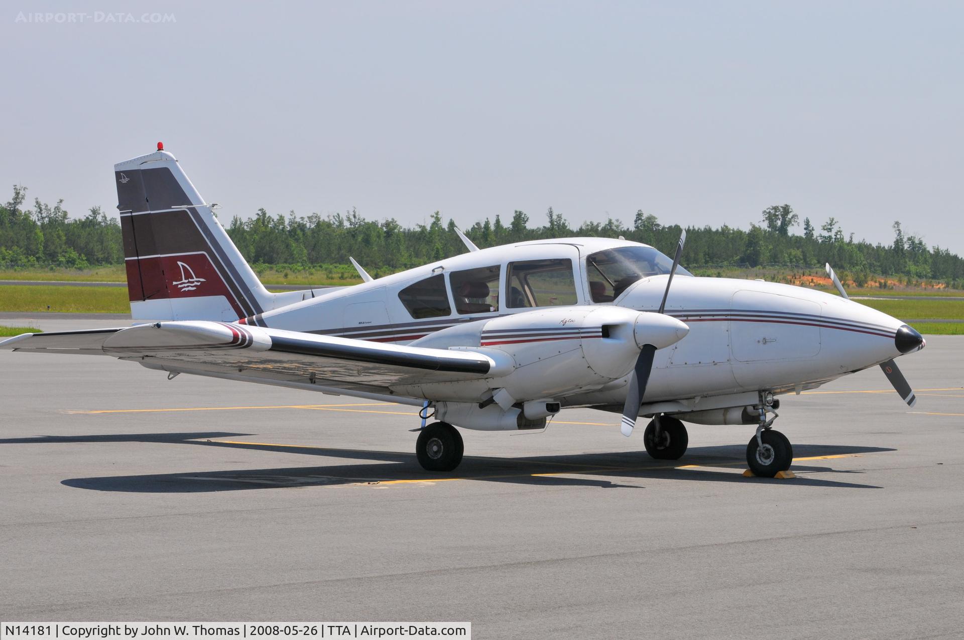 N14181, 1971 Piper PA-23-250 Aztec C/N 27-4746, At rest