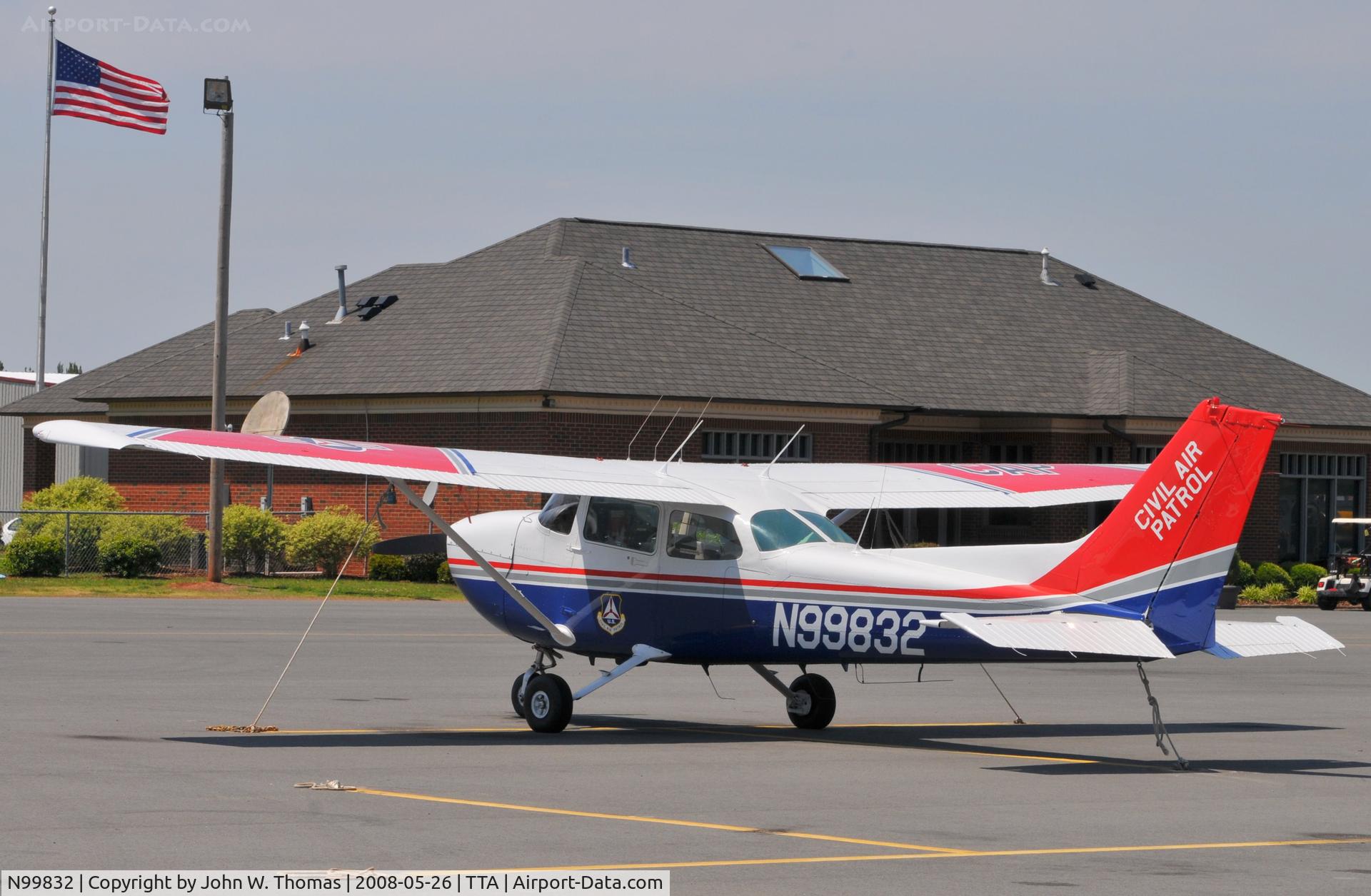 N99832, 1985 Cessna 172P C/N 17276515, At rest