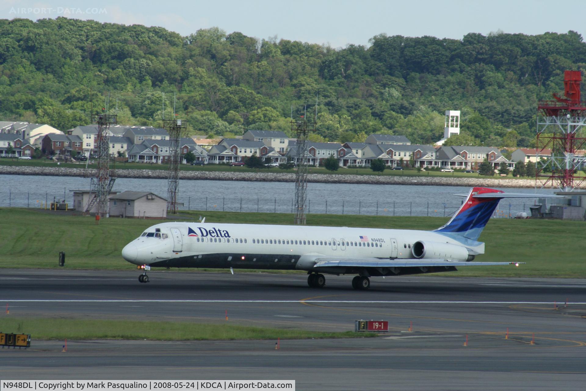 N948DL, 1989 McDonnell Douglas MD-88 C/N 49879, MD-88