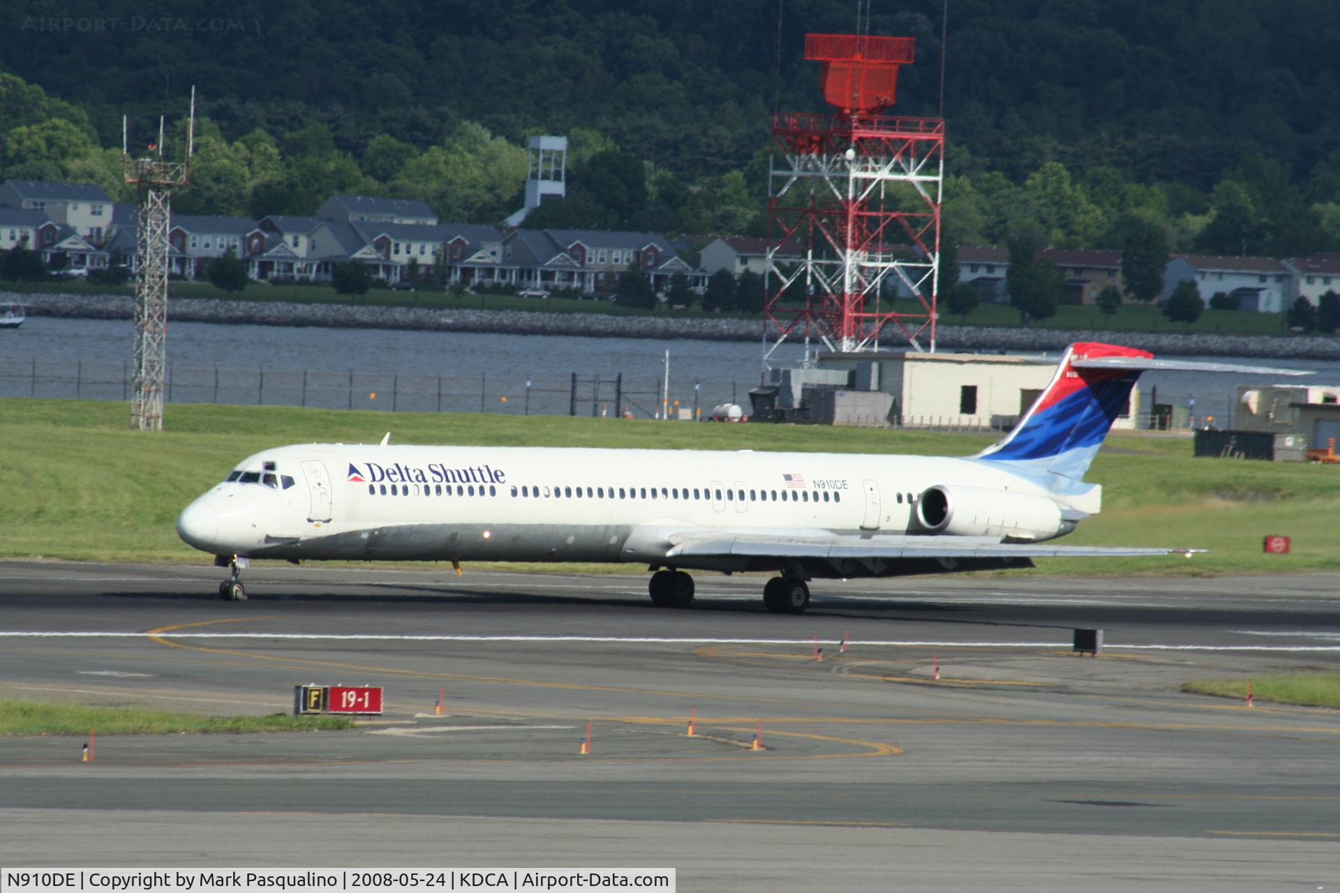 N910DE, 1992 McDonnell Douglas MD-88 C/N 53419, MD-88