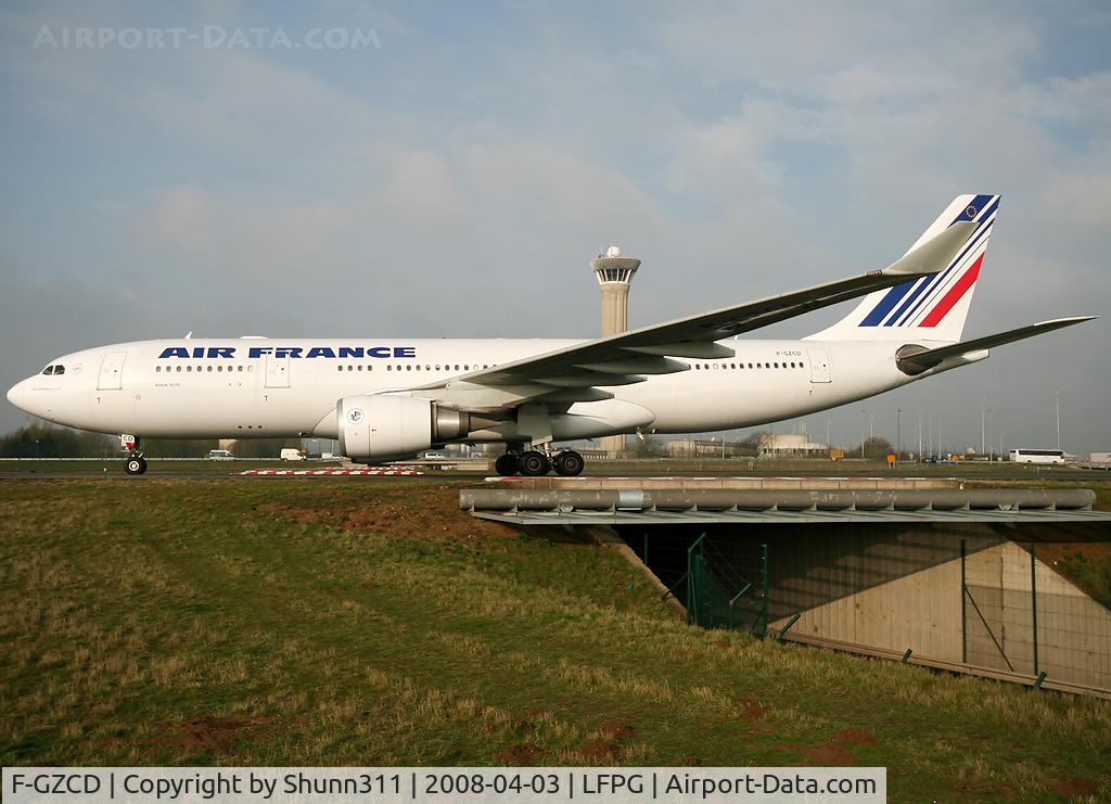 F-GZCD, 2002 Airbus A330-203 C/N 458, Trackted on parallels runways