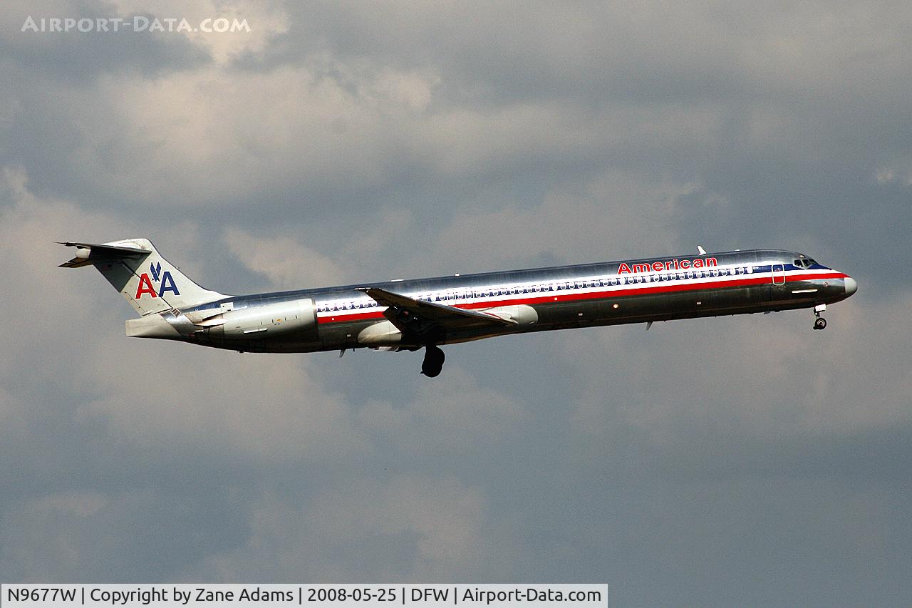 N9677W, 1999 McDonnell Douglas MD-83 (DC-9-83) C/N 53627, Landing at DFW