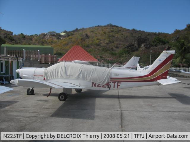 N225TF, 1978 Piper PA-32-300 Cherokee Six C/N 32-7940004, basé à Saint-Barthélemy - SBH - TFFJ