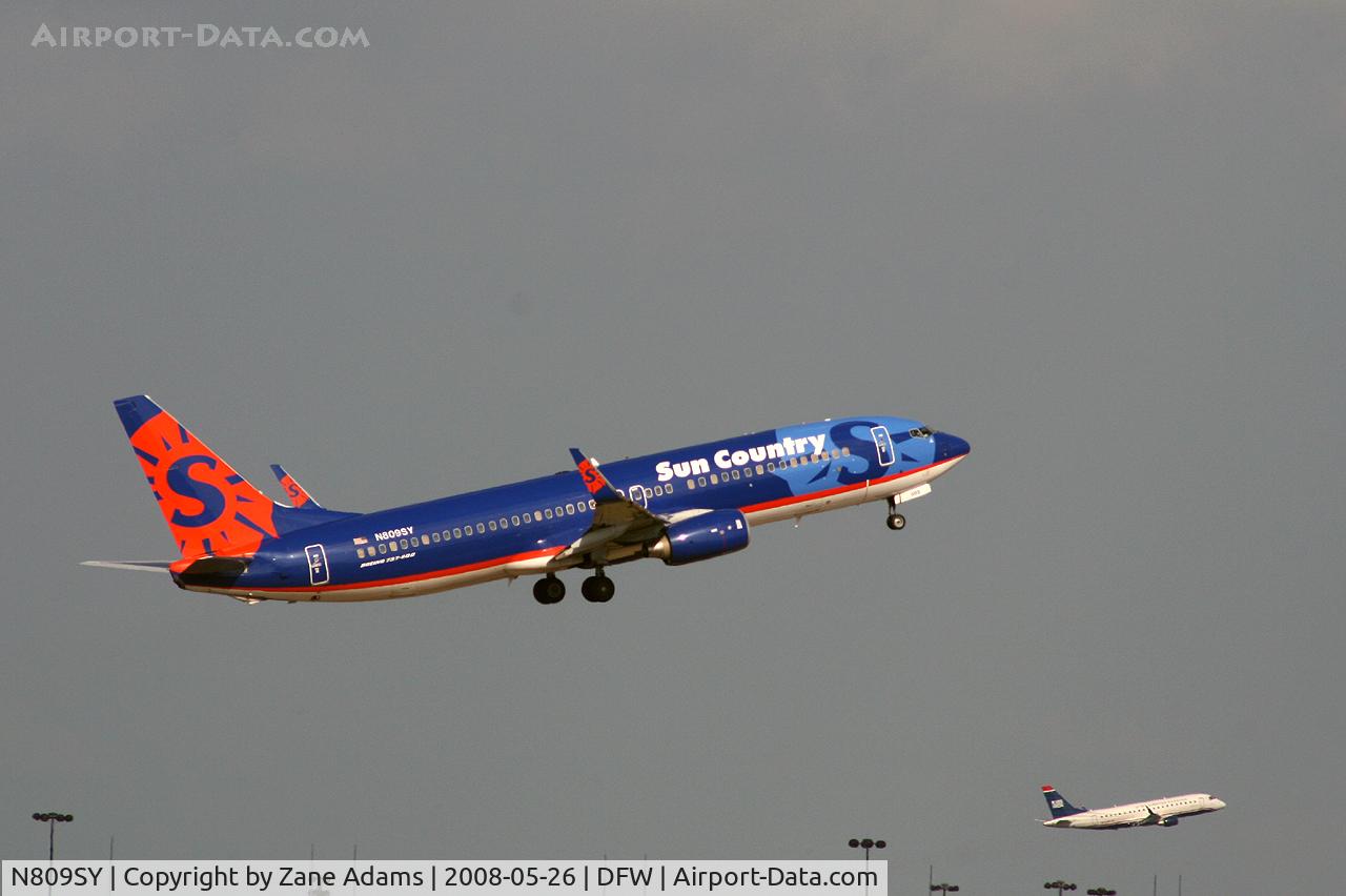 N809SY, 2005 Boeing 737-8Q8 C/N 30683, Sun Country departing 18L at DFW