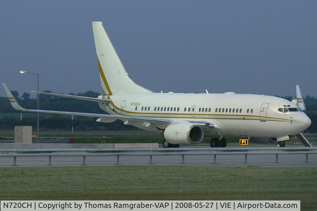 N720CH, 1999 Boeing 737-7AK/BBJ C/N 29866, N720CH Inc. Boeing 737-700