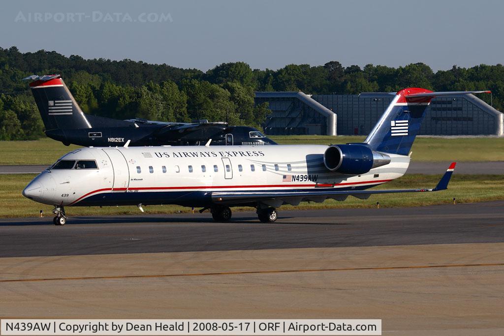 N439AW, 2003 Bombardier CRJ-200LR (CL-600-2B19) C/N 7753, US Airways Express (operated by Air Wisconsin) N439AW (FLT AWI3976) taxiing to RWY 23 for departure to Philadelphia Int'l (KPHL), while N812EX arrives from Reagan National (KDCA) as FLT PDT4156.