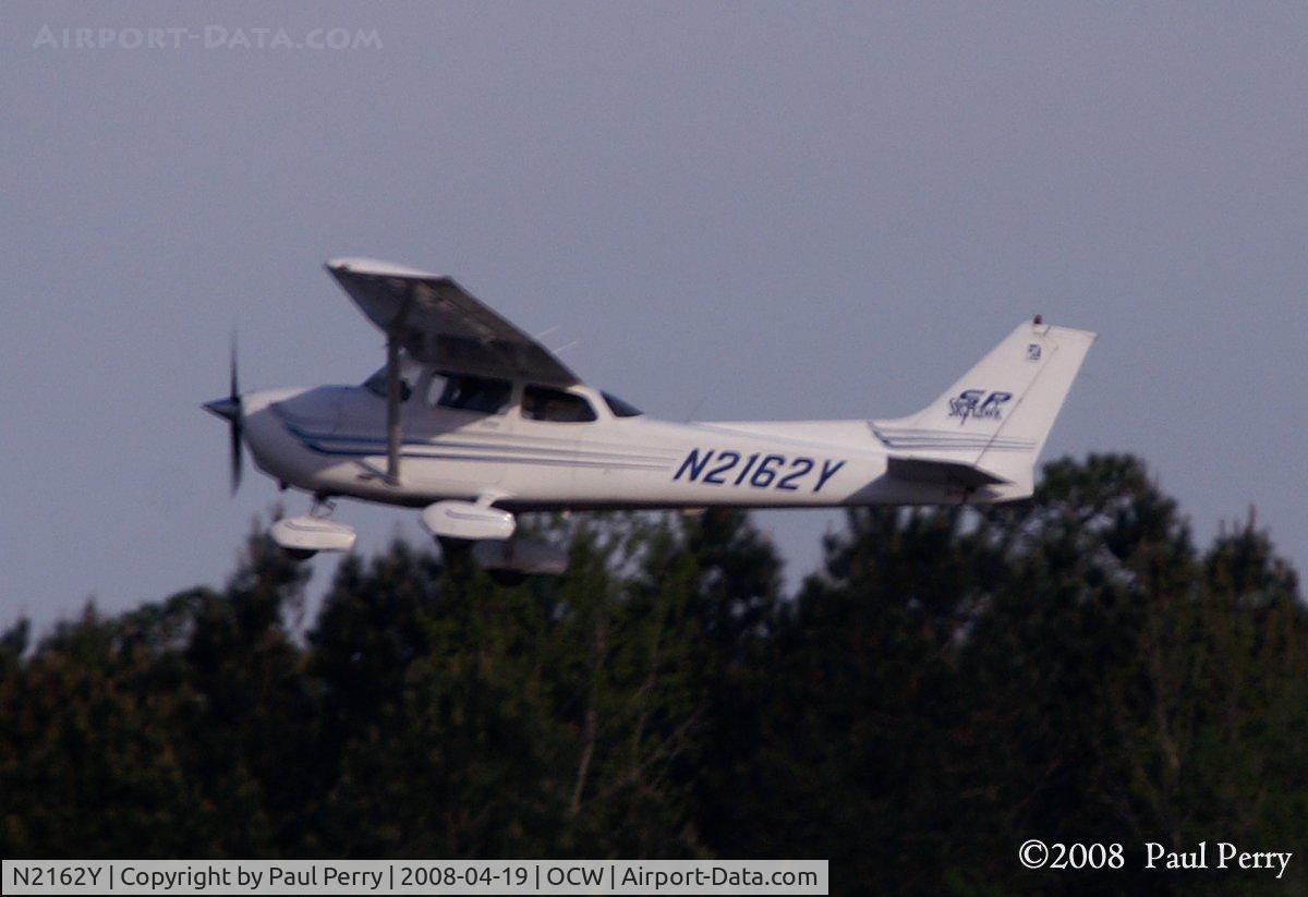 N2162Y, 2003 Cessna 172S Skyhawk SP C/N 172S9529, Morning takeoff