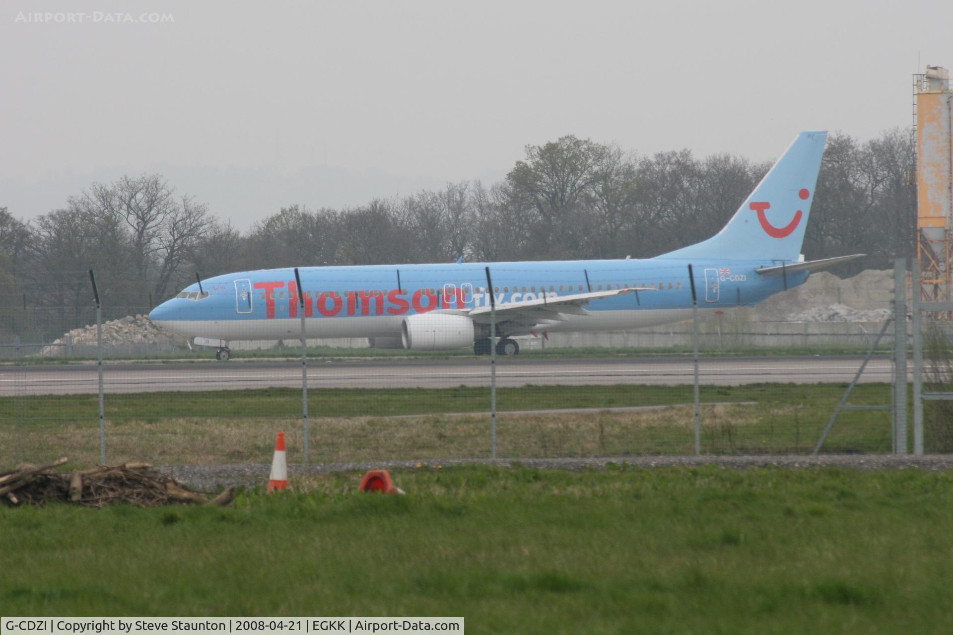 G-CDZI, 2000 Boeing 737-804 C/N 28229, Gatwick Airport 21/04/08 (married 19/04/08 - spotting two days later)