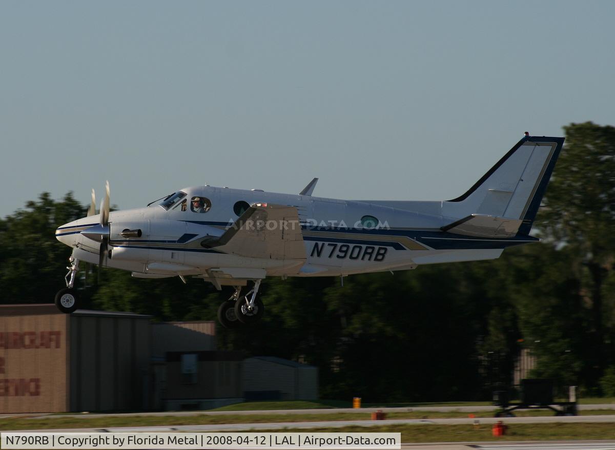 N790RB, 1977 Beech E-90 King Air C/N LW-262, Beech E90