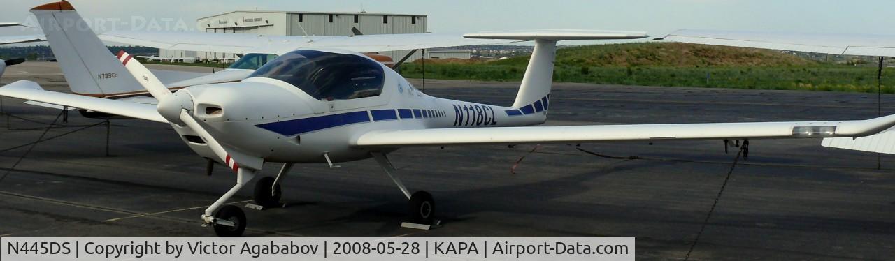 N445DS, 2001 Diamond DA-40 Diamond Star C/N 40045, At Centennial