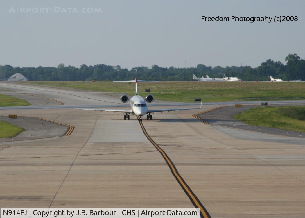 N914FJ, 2004 Bombardier CRJ-900ER (CL-600-2D24) C/N 15014, Arrival