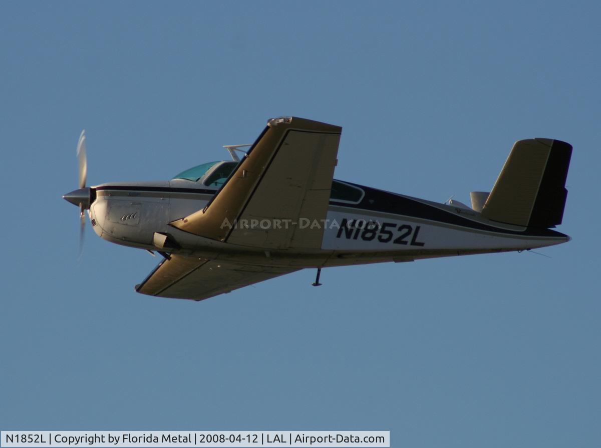 N1852L, 1976 Beech V35B Bonanza C/N D-9887, Beech V35 Bonanza