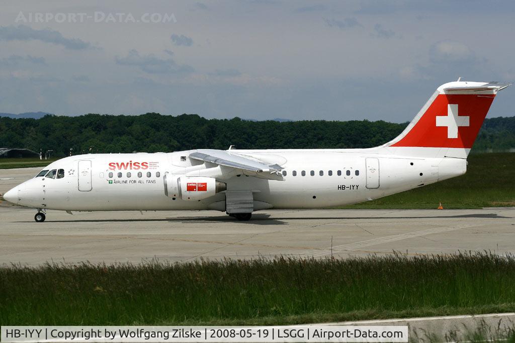 HB-IYY, 1998 British Aerospace Avro 146-RJ100 C/N E3339, visitor