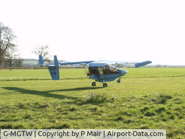 G-MGTW, 1998 CFM Shadow Series DD C/N 287-DD, Farm Strip Take Off