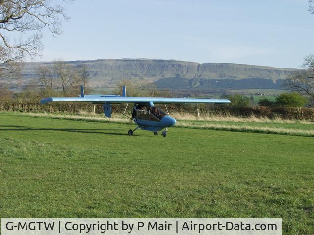 G-MGTW, 1998 CFM Shadow Series DD C/N 287-DD, Farm Strip Scotland