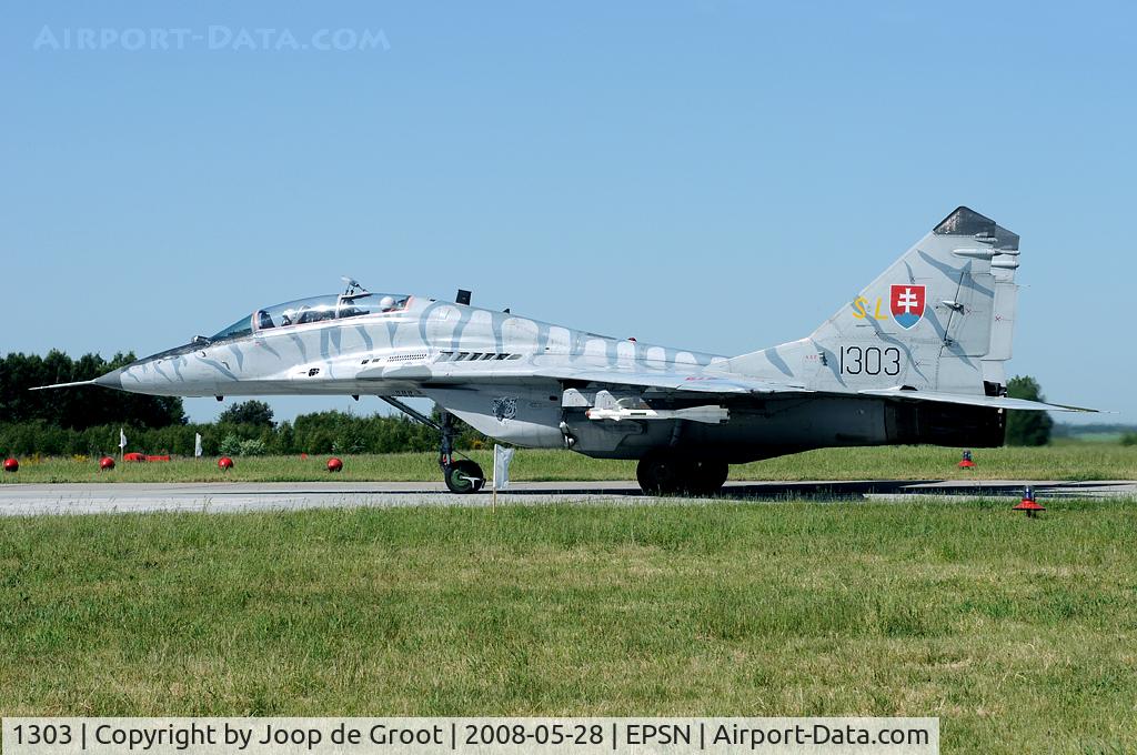 1303, Mikoyan-Gurevich MiG-29UB C/N N50903028113, The Slovak AF brought MiG-29UB 1303 to the live shooting exercise at Swidwin. This aircraft is still in the 1 Letka tiger colours.