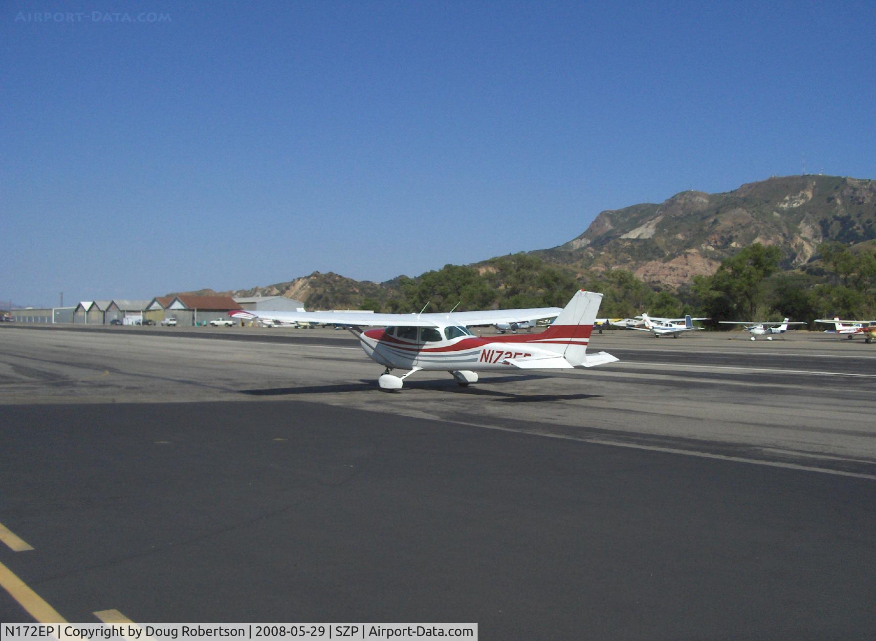 N172EP, 1976 Cessna 172N C/N 17267932, 1976 Cessna 172N SKYHAWK II, Lycoming O-320-E2D 150 Hp, taxi to Rwy 22
