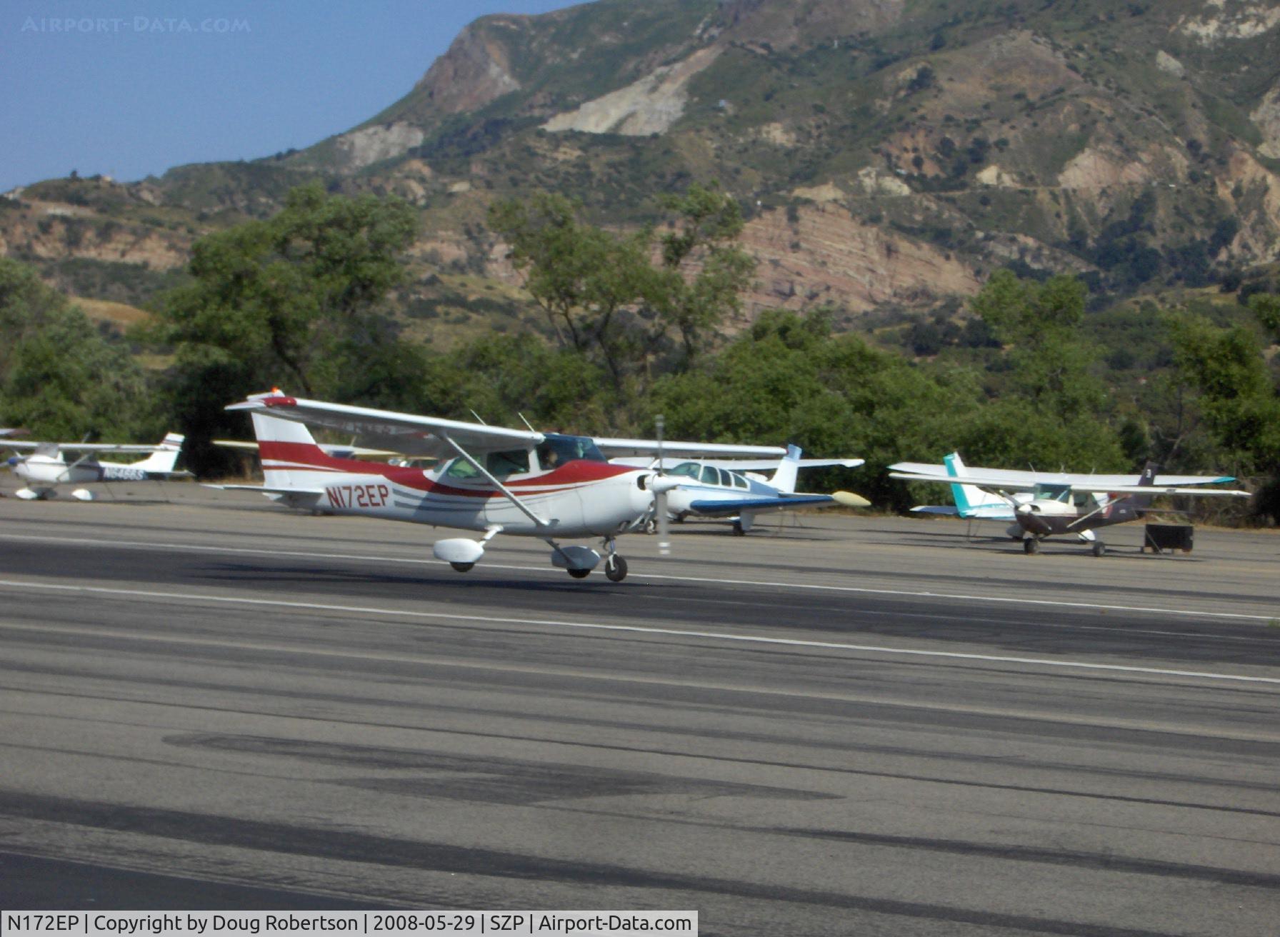 N172EP, 1976 Cessna 172N C/N 17267932, 1976 Cessna 172N SKYHAWK II, Lycoming O-320-E2D 150 Hp, landing Rwy 22