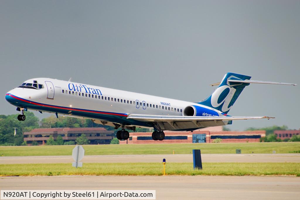 N920AT, 2000 Boeing 717-200 C/N 55083, Landing on 28L at Pittsburgh International