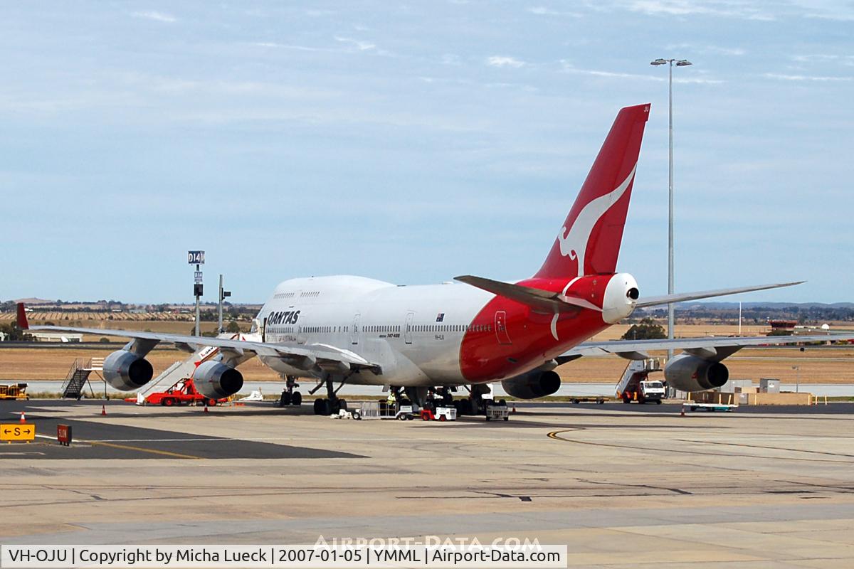 VH-OJU, 1999 Boeing 747-438 C/N 25566, At Melbourne