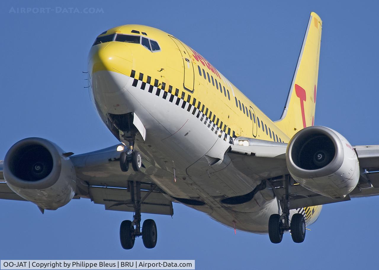 OO-JAT, 1990 Boeing 737-5K5 C/N 24927, In some sort of Hapag Lloyd Express livery, on short final by a marvelous autumn day.