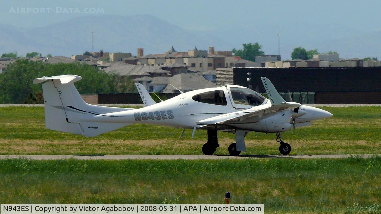 N943ES, 2006 Diamond DA-42 Twin Star C/N 42.AC033, Taxiint to rwy 17L. note the door's open :)